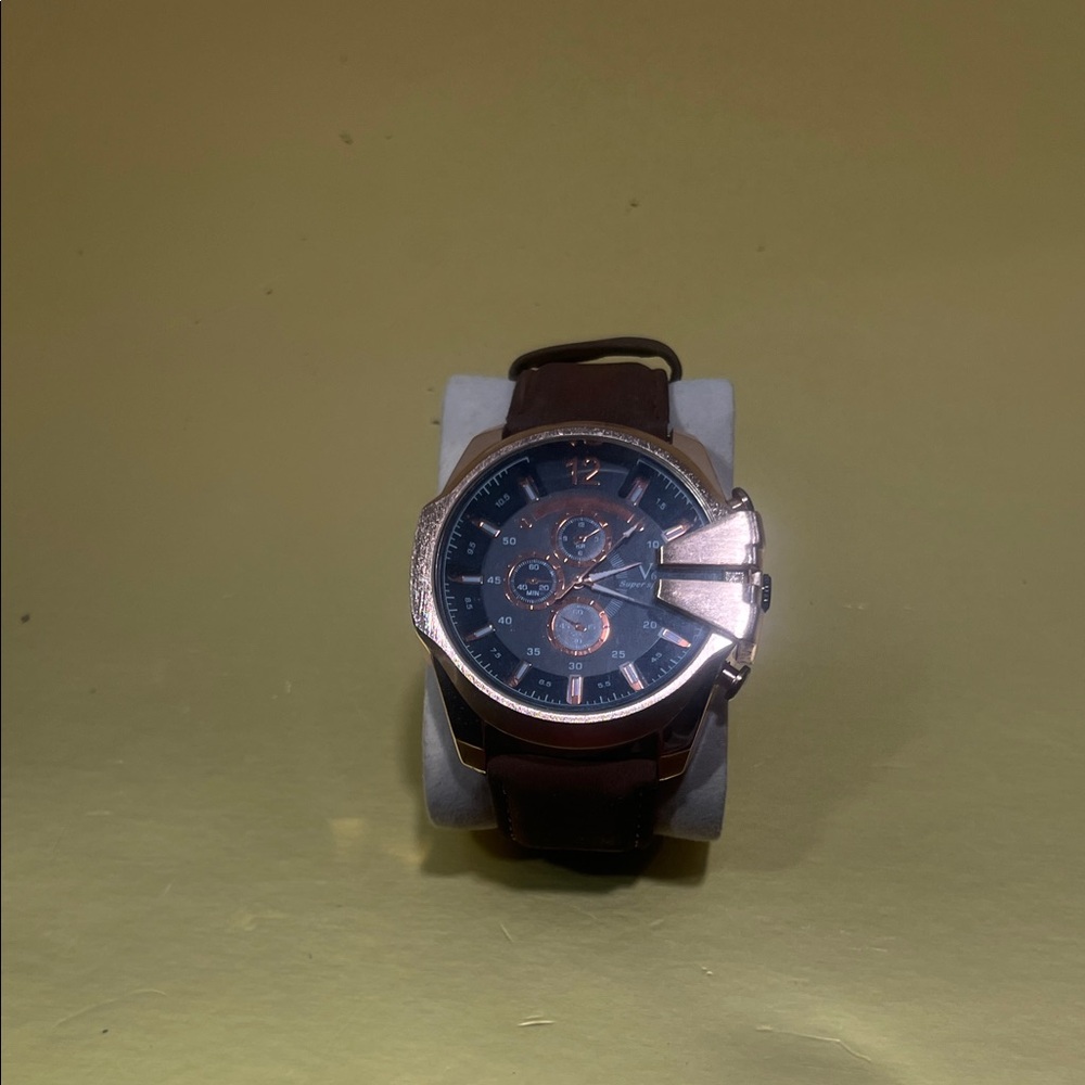 Sophisticated Men's Watch with Brown Leather Strap